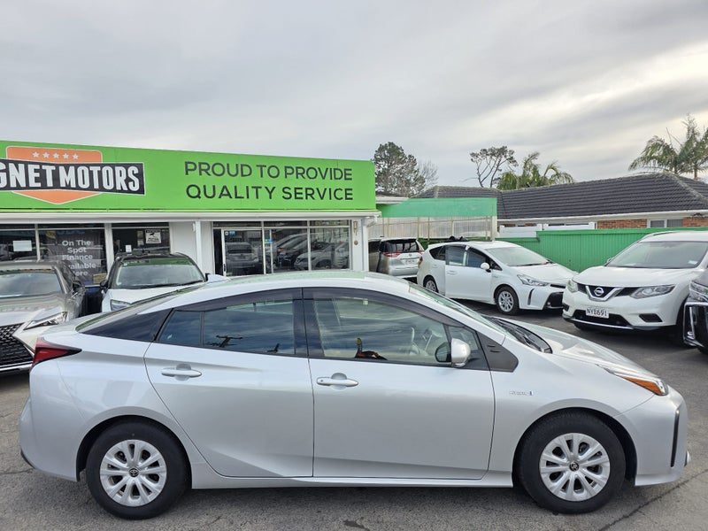 2020 Toyota Prius Hybrid! S! Radar!, photo 2