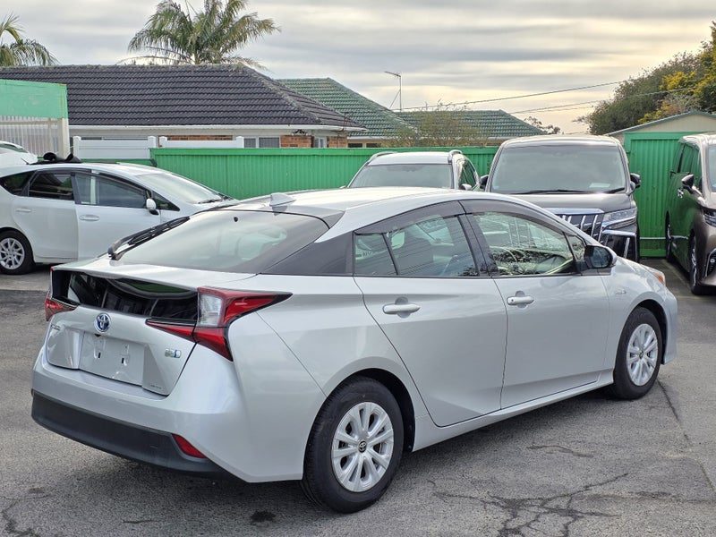 2020 Toyota Prius Hybrid! S! Radar!, photo 3