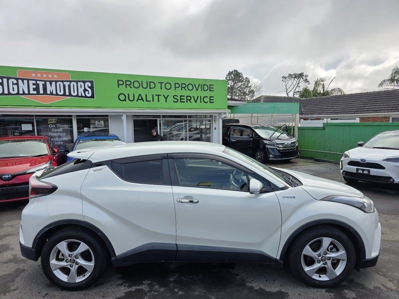 2018 Toyota C-HR S, Hybrid, Warranty!, photo 2