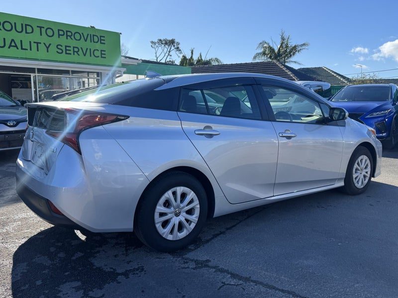 2021 Toyota Prius Hybrid! Radar!, photo 2