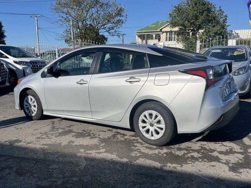 2021 Toyota Prius Hybrid! Radar!, photo 3