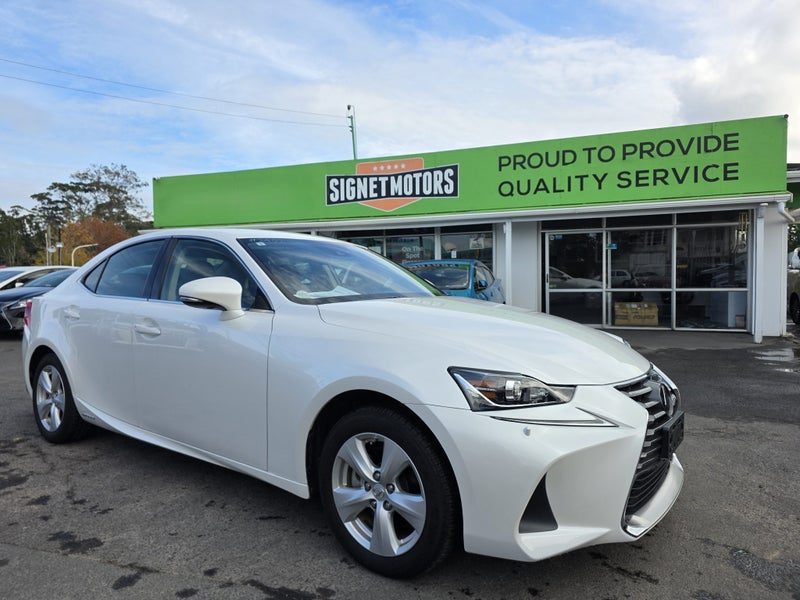 2018 Lexus IS 300h Hybrid! Radar!