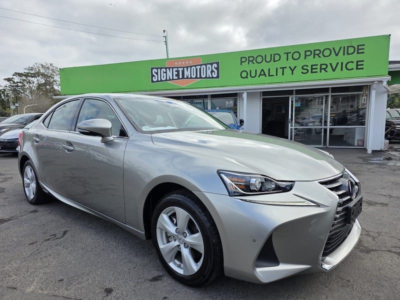 2019 Lexus IS 300h Hybrid! Radar!