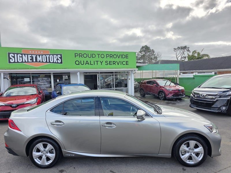2019 Lexus IS 300h Hybrid! Radar!, photo 2