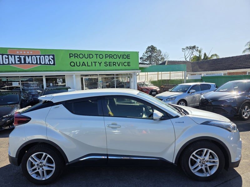 2018 Toyota C-HR S, Hybrid, Warranty!, photo 2