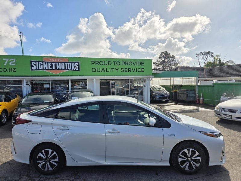 2021 Toyota Prius Hybrid PHV, S, photo 2