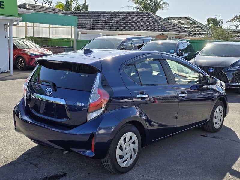 2018 Toyota Aqua Hybrid! S! R. Camera!, photo 3