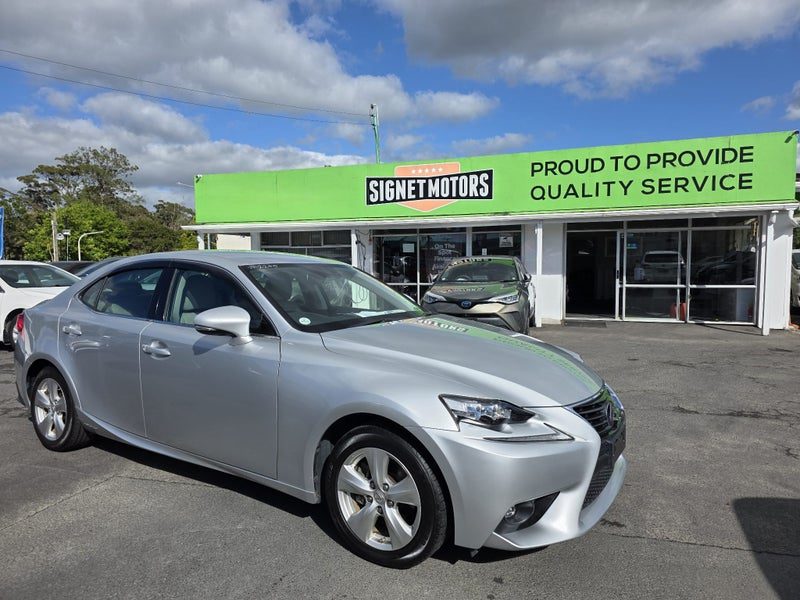 2015 Lexus IS 300h Hybrid
