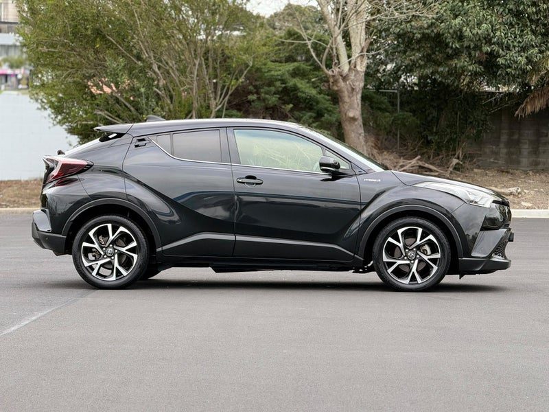 2017 Toyota C-HR HYBRID G Leather TSS, photo 3