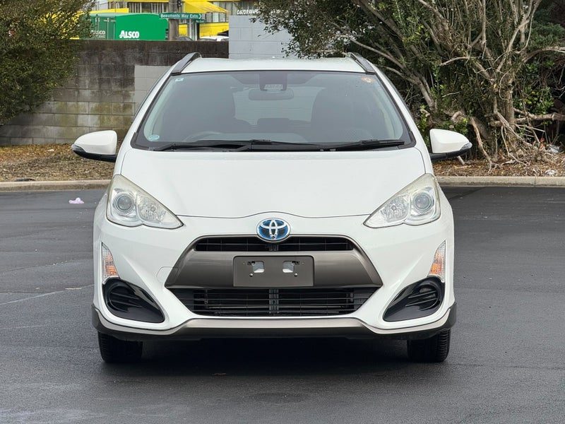 2016 Toyota Aqua X Urban, photo 2