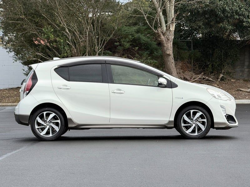 2016 Toyota Aqua X Urban, photo 3