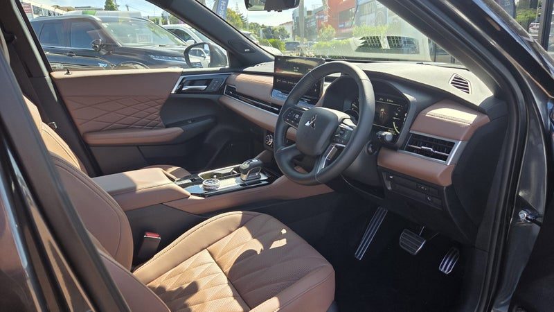2026 Mitsubishi Outlander Exceed PHEV 4WD AUTO, photo 2