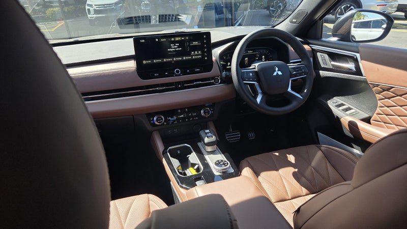 2026 Mitsubishi Outlander Exceed PHEV 4WD AUTO, photo 3