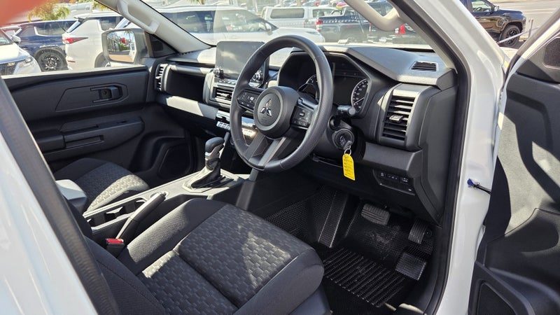 2026 Mitsubishi Triton GLX Club Cab Chassis 4WD, photo 3