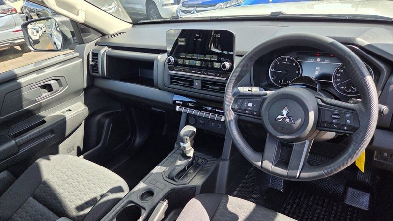 2026 Mitsubishi Triton GLXR DC CH 2.4D 4WD Auto, photo 3