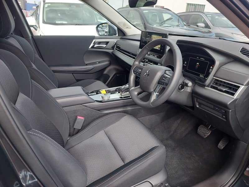 2026 Mitsubishi Outlander LS 2.5P 2WD Auto, photo 2