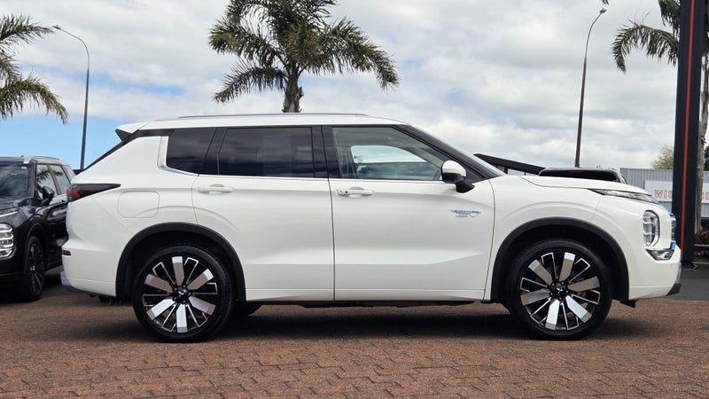 2026 Mitsubishi Outlander VRX PHEV 4WD Auto, photo 3