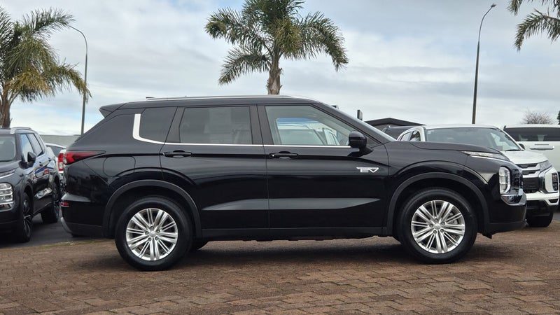 2025 Mitsubishi Outlander LS PHEV 4WD Auto, photo 3
