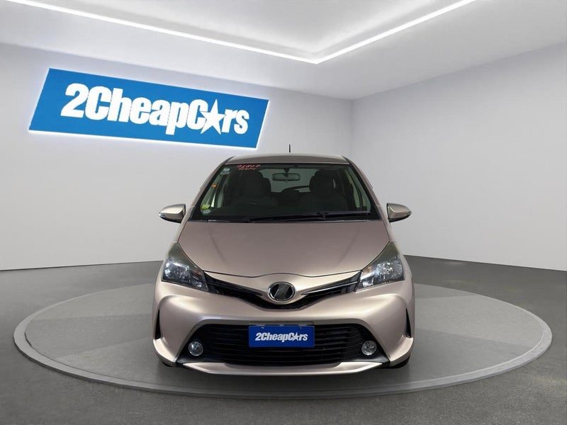 2015 Toyota Vitz F SMART STOP PACKAGE, photo 2