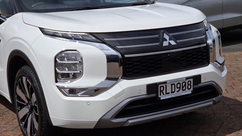 2025 Mitsubishi Outlander VRX PHEV 4WD Auto, photo 2