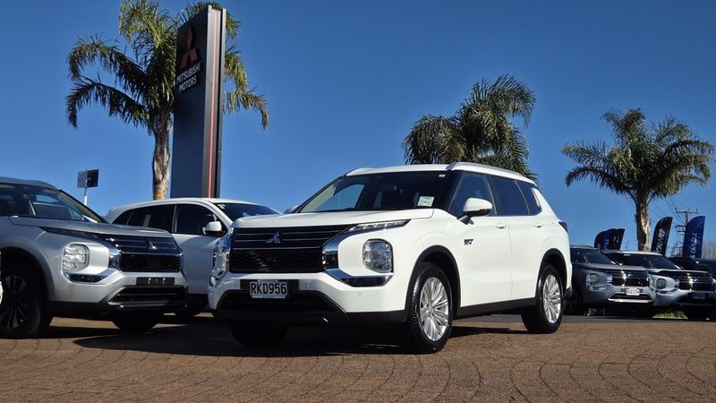 2025 Mitsubishi Outlander LS PHEV 4WD Auto