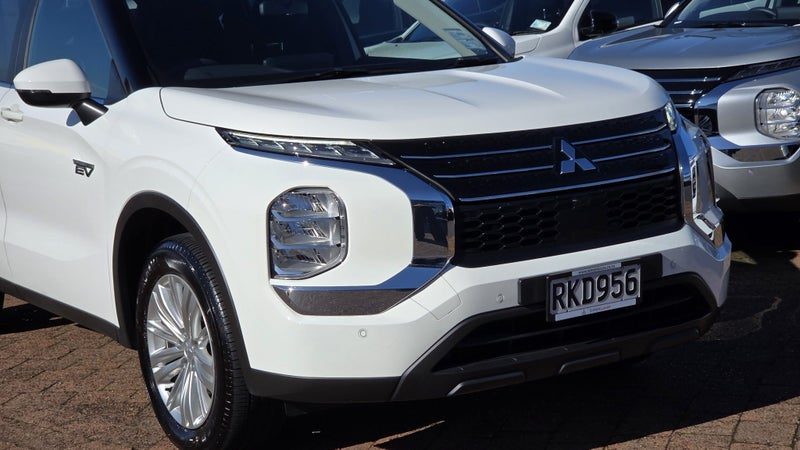 2025 Mitsubishi Outlander LS PHEV 4WD Auto, photo 2