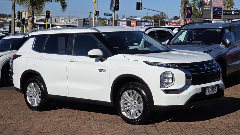 2025 Mitsubishi Outlander LS PHEV 4WD Auto, photo 3
