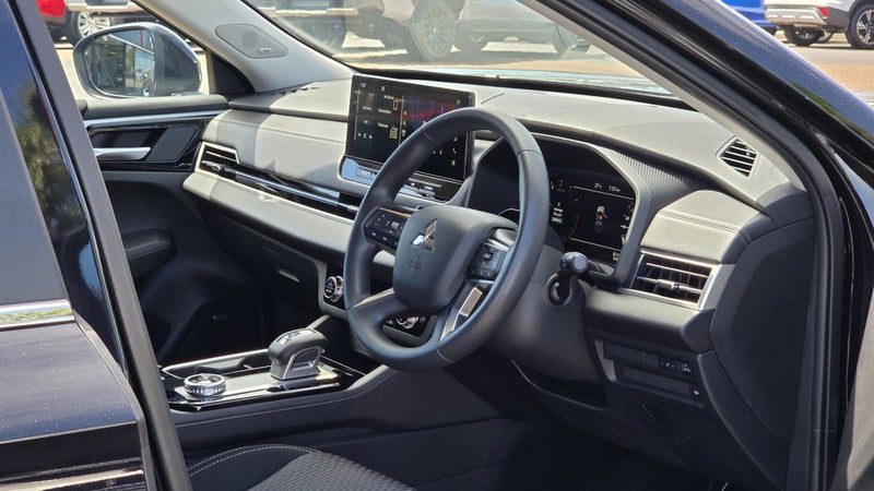 2026 Mitsubishi Outlander Ls 2.5P AUTO 2WD, photo 3