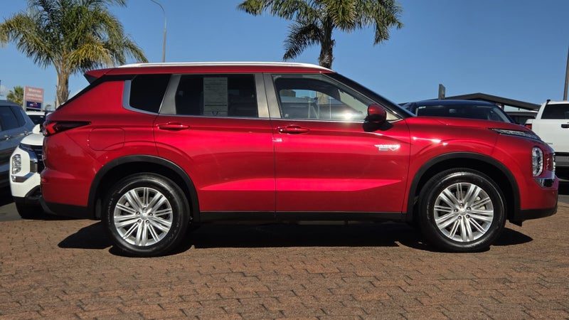 2025 Mitsubishi Outlander LS PHEV 4WD AUTO, photo 3
