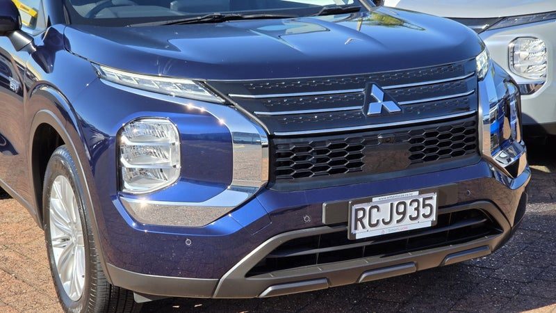 2025 Mitsubishi Outlander LS PHEV 4WD AUTO, photo 2