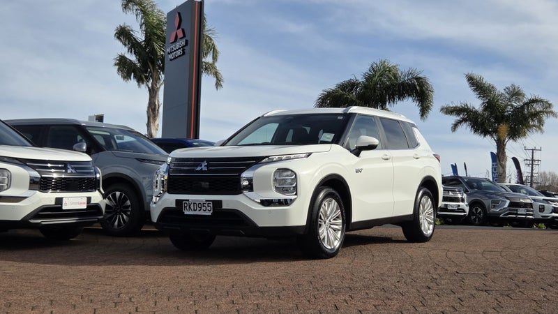 2025 Mitsubishi Outlander LS PHEV 4WD Auto