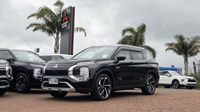 2022 Mitsubishi Outlander PHEV XLS 4WD