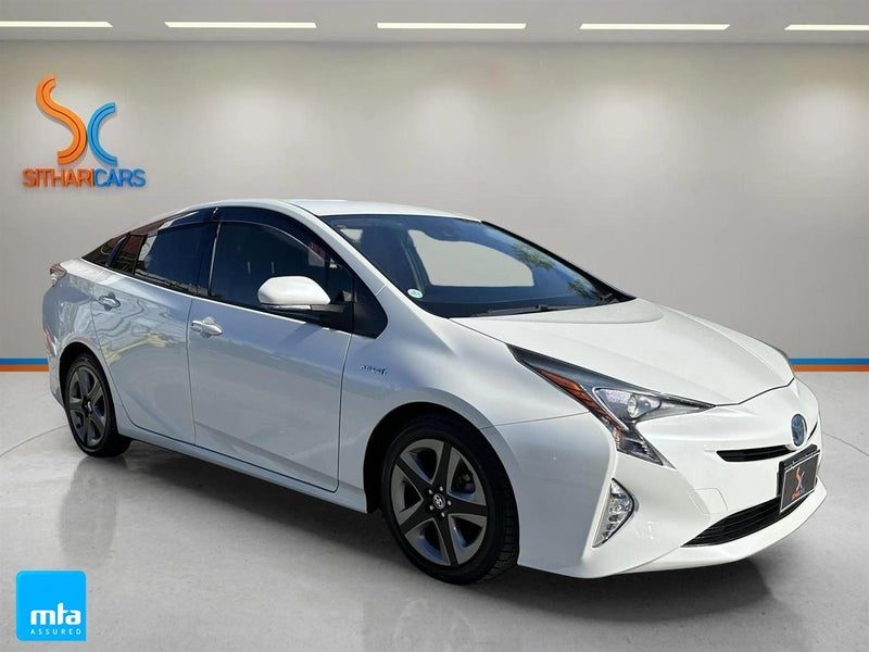 2016 Toyota Prius S TOURING SELECTION