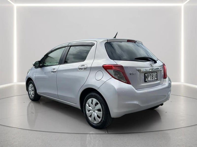 2012 Toyota Vitz 1.3 PUSH START, photo 2