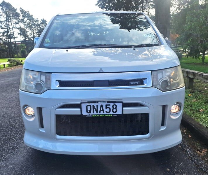2012 Mitsubishi Delica D:5, photo 2