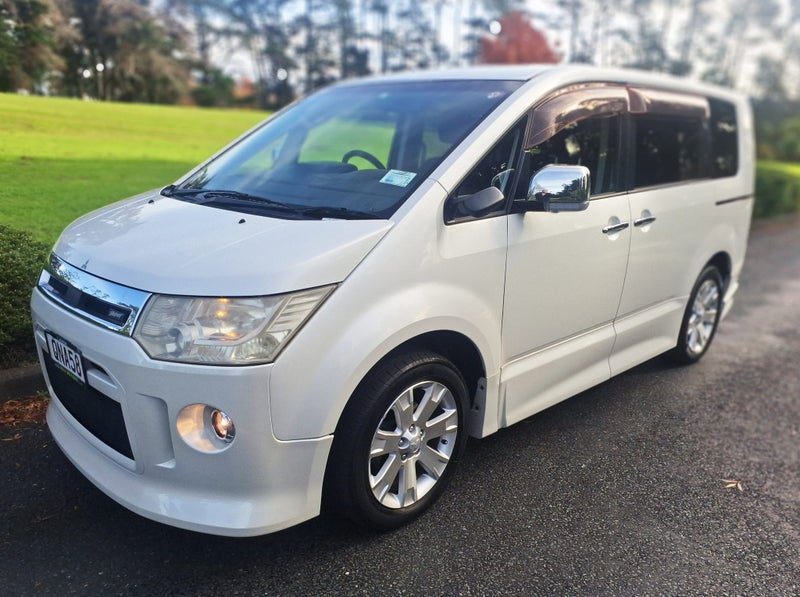 2012 Mitsubishi Delica D:5, photo 3