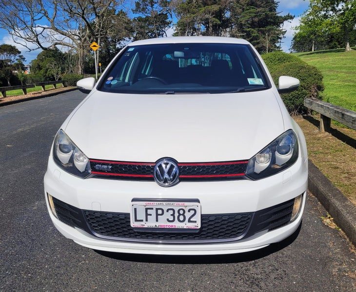 2010 Volkswagen Golf 2.0 GTi MK6 Hatch, photo 2
