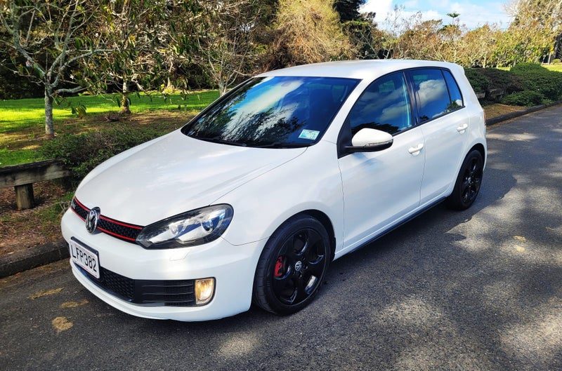 2010 Volkswagen Golf 2.0 GTi MK6 Hatch, photo 3