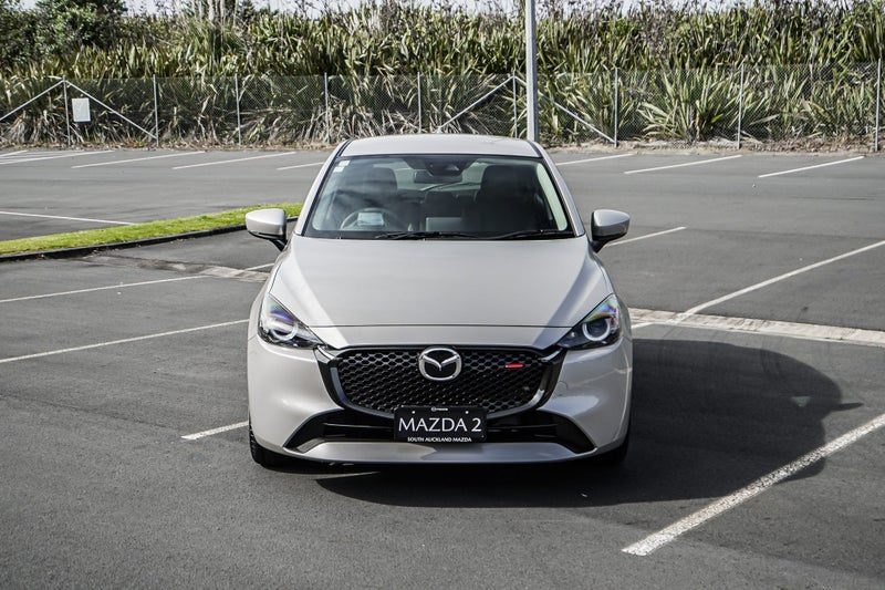 2026 Mazda 2 LIMITED, photo 2