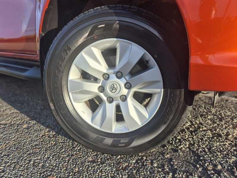 2018 Toyota Hilux SR5, photo 2