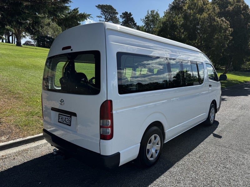 2010 Toyota Hiace ZX Minibus, photo 3