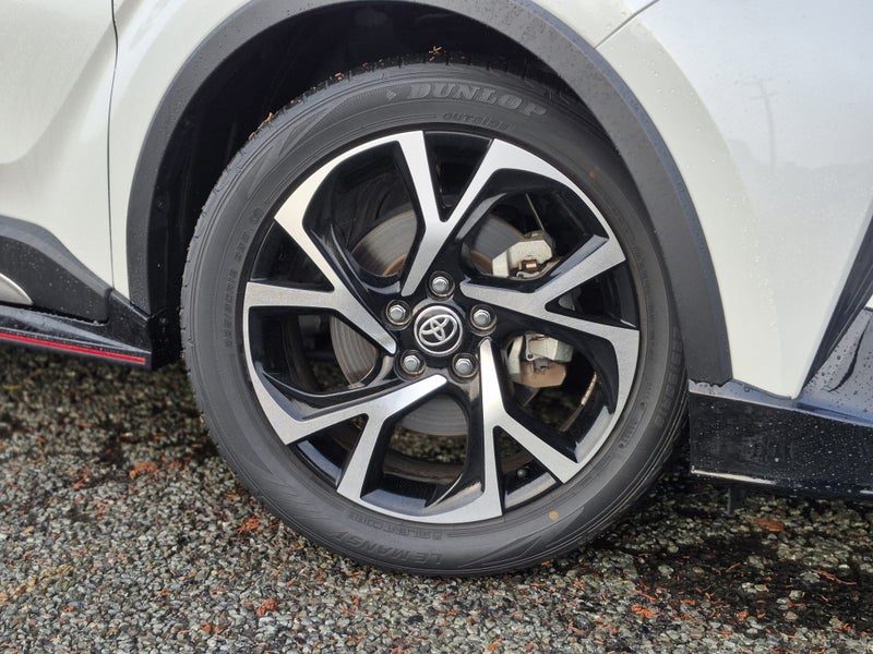 2020 Toyota C-HR 1.8 Hybrid G 5 Dr SUV CVT FWD, photo 2