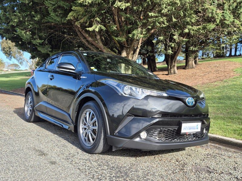 2017 Toyota C-HR 1.8 Hybrid S 5 Dr SUV CVT FWD, photo 3