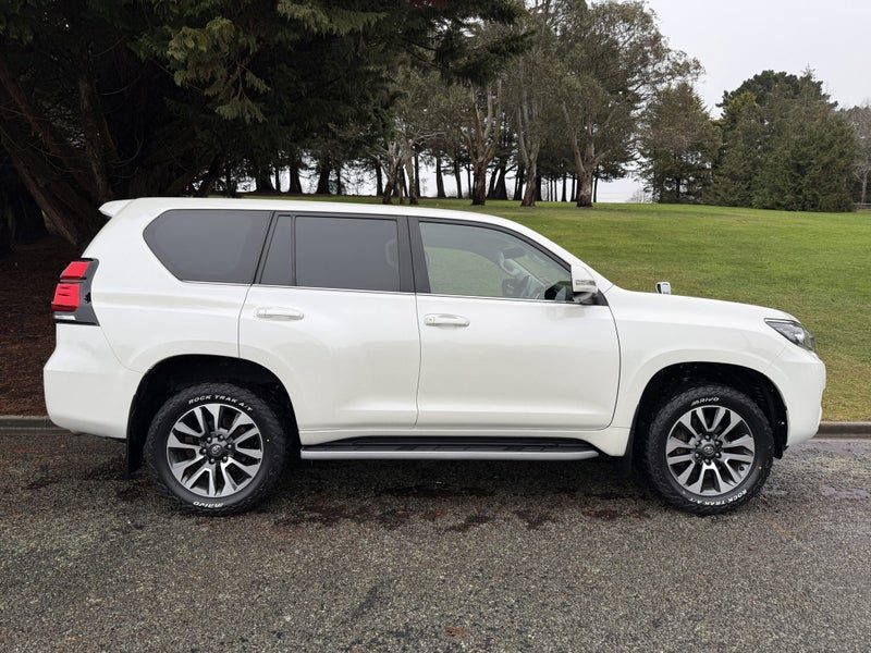 2023 Toyota Land Cruiser Prado, photo 3
