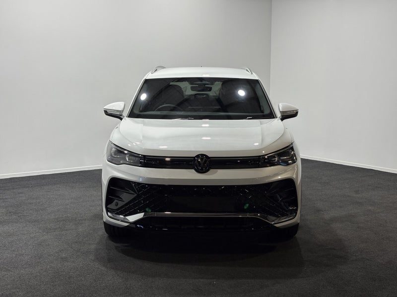 2026 Volkswagen Tiguan R-Line AWD, photo 2