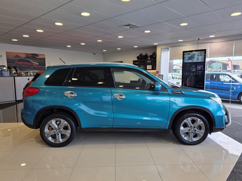 2016 Suzuki Vitara JLX Low KM's, photo 3
