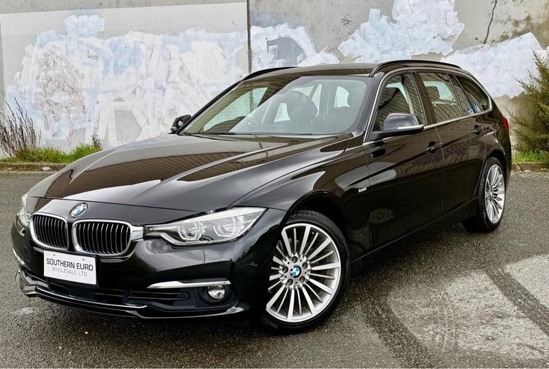 2016 BMW 330i Touring Luxury Line Estate, photo 2
