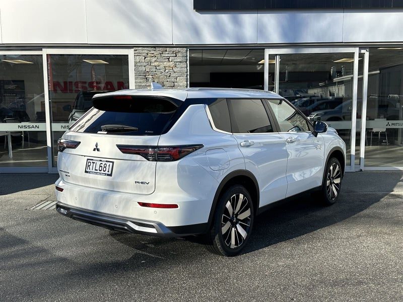 2026 Mitsubishi Outlander XLS PHEV AWD 7 Seater, photo 2