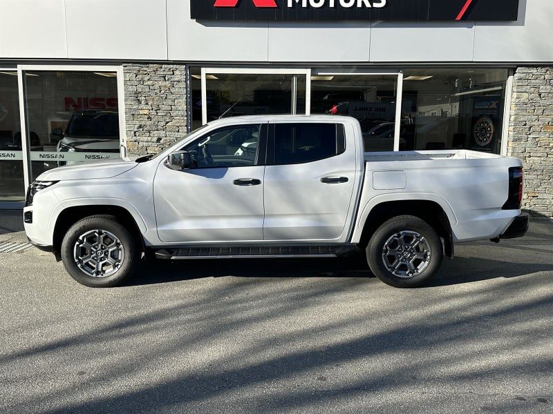 2026 Nissan Navara ST-X 4WD, photo 2