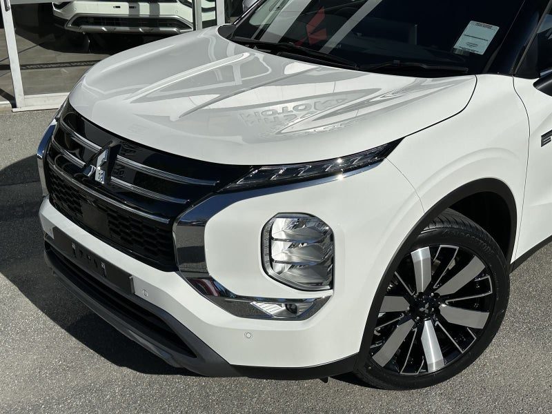 2026 Mitsubishi Outlander PHEV XLS (S-AWC), photo 3